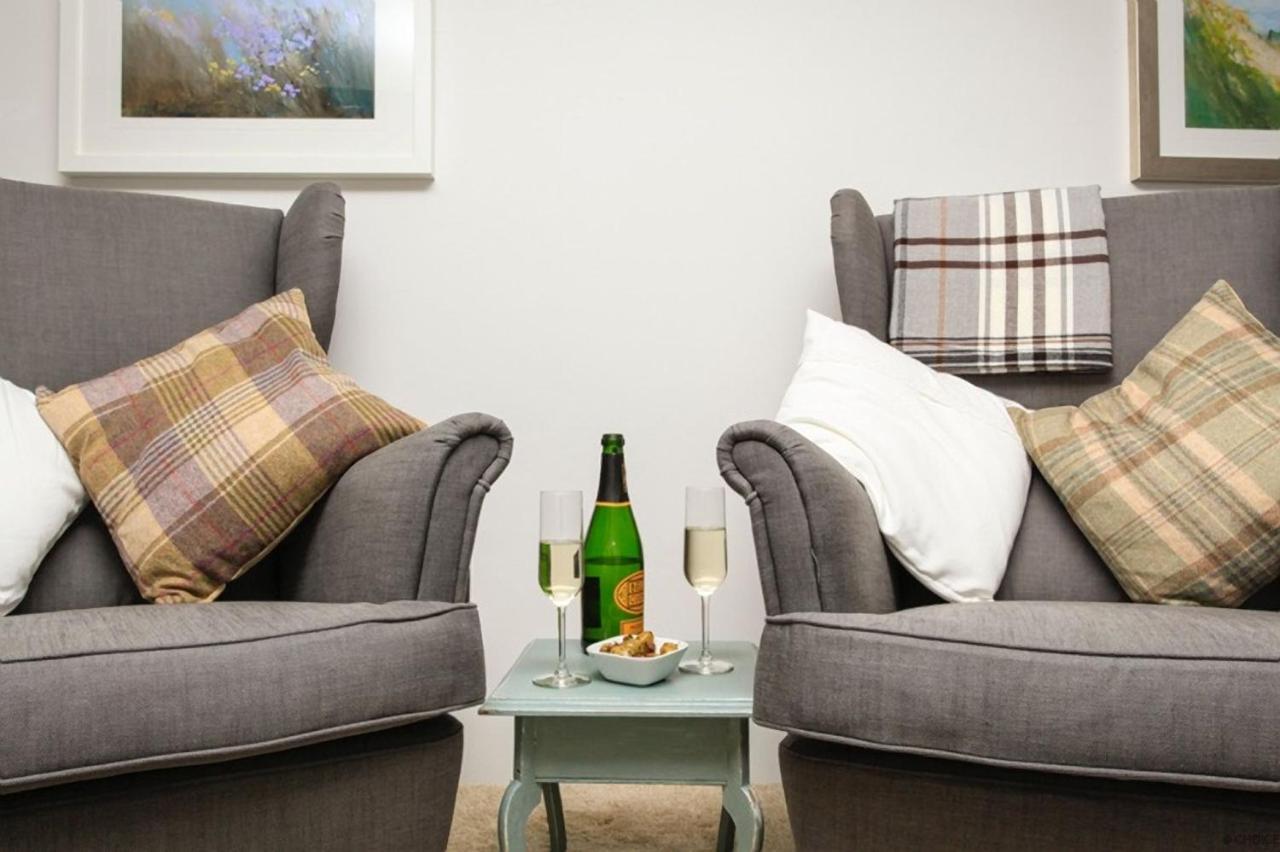 Croyde Wisteria Cottage 4 Bedrooms ภายนอก รูปภาพ